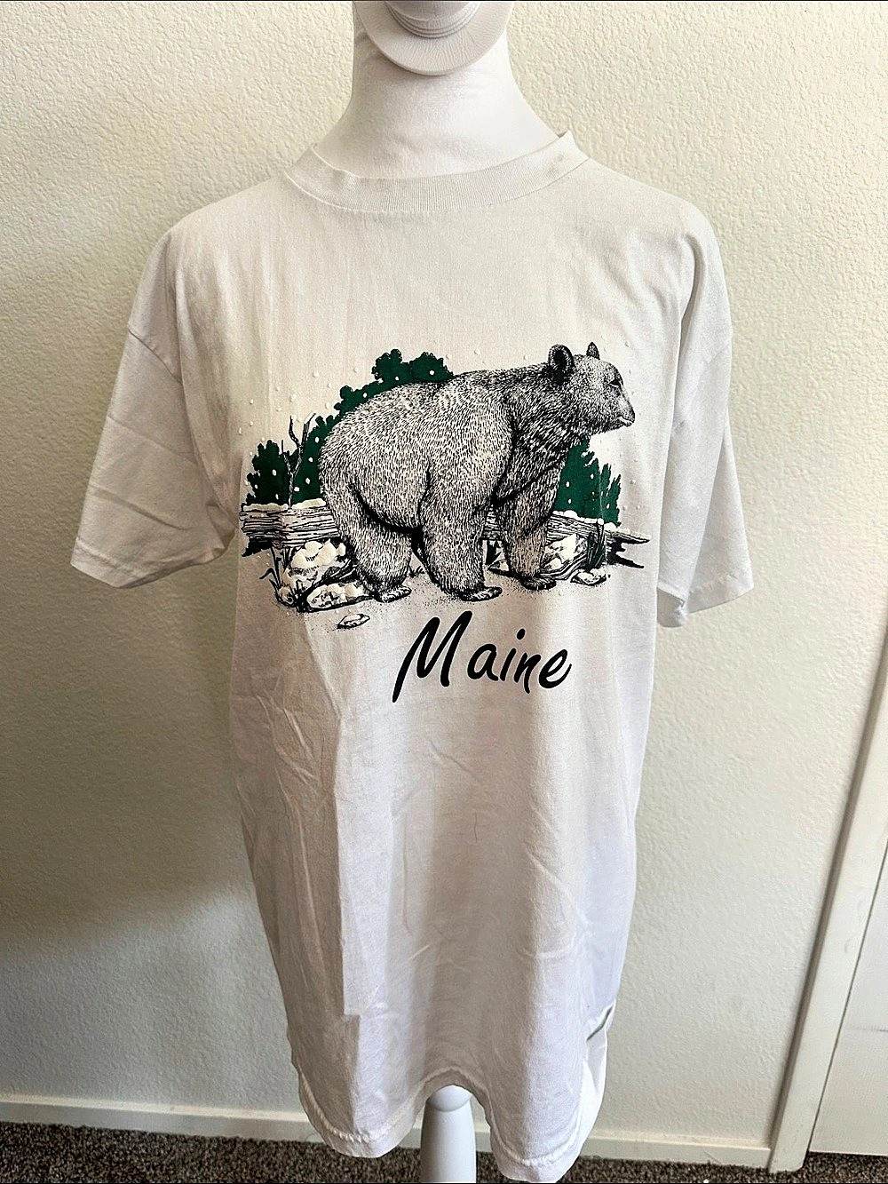 Liquid Blue Graphic Bear Maine Tee Size Large Like New